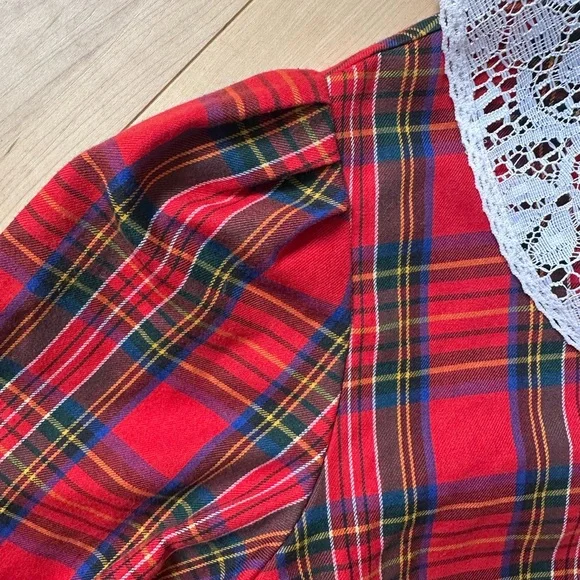 Vintage Shirt with Lace Collar - Picture 2 of 5